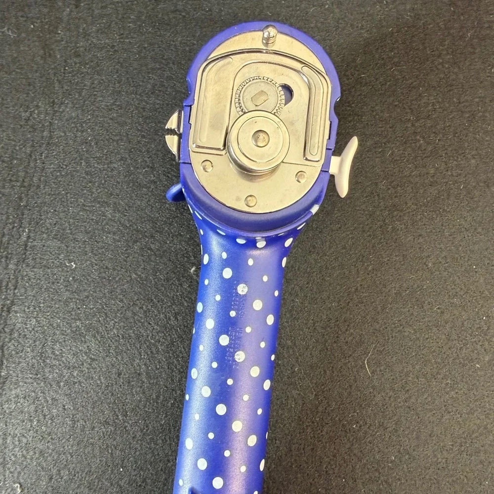Kuhn Rikon Auto Safety Master Opener‎ Blue Polka Dots